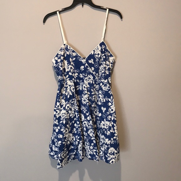 Forever 21 Dresses & Skirts - Forever 21 floral print dress